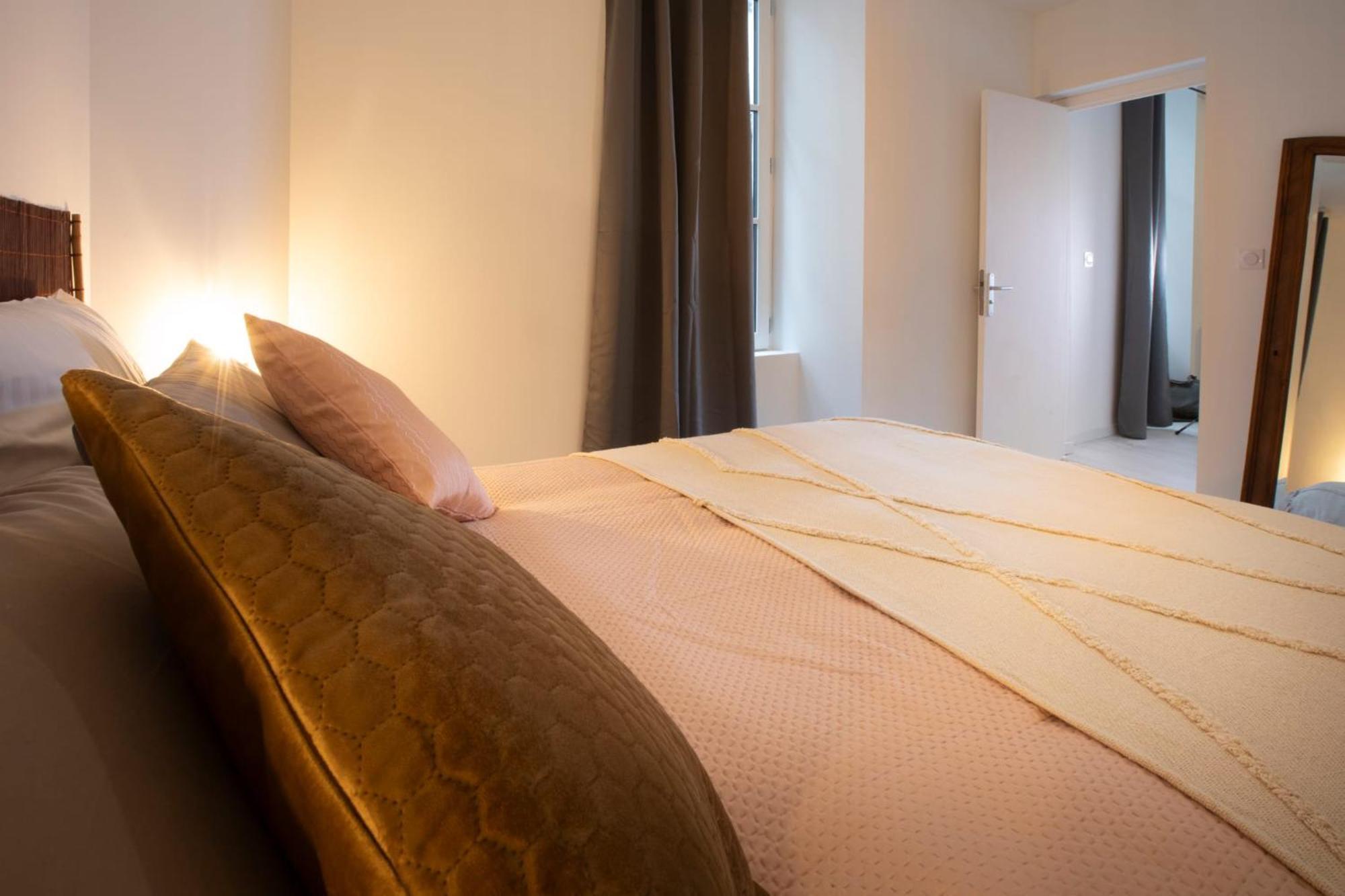 Le Nid 3 Etoiles Wifi, Netflix, Disney, Coeur De Bastide Villefranche-de-Rouergue Exterior foto