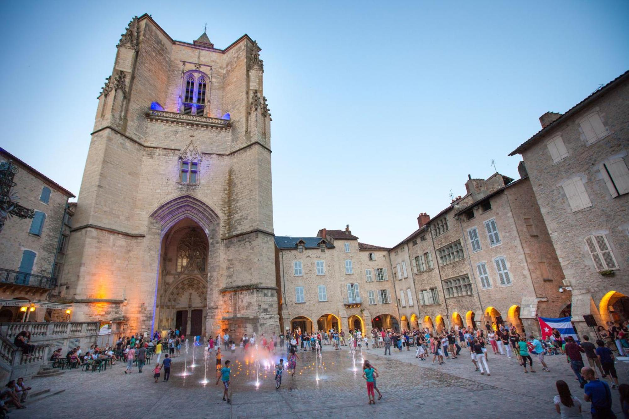Le Nid 3 Etoiles Wifi, Netflix, Disney, Coeur De Bastide Villefranche-de-Rouergue Exterior foto
